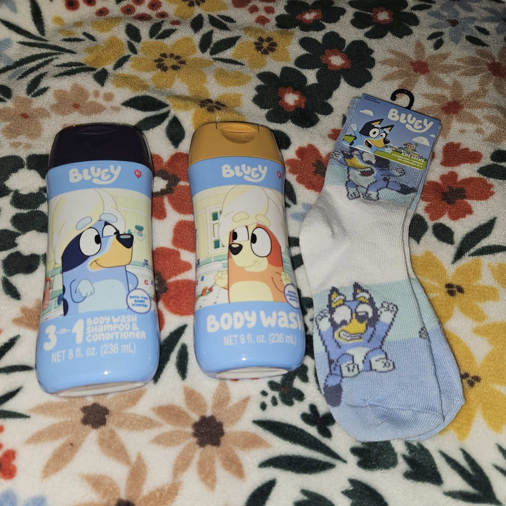 Bluey 3-in-1 Body Wash and Socks Set - Blue and Yellow